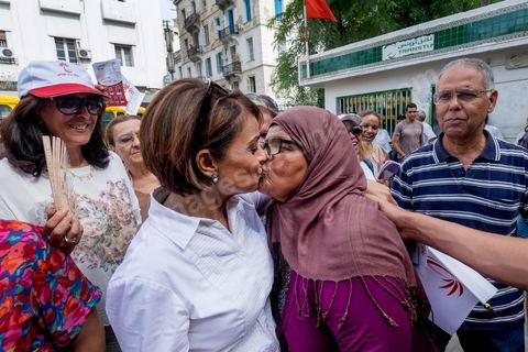 14 octobre 2014 : visite de terrain de la tête de liste Nidaa Tounes aux élections légsilatives sur Tunis 1, Leila Ouled Ali, au centre ville de Tunis. Les femmes ne représentent que 11% des candidats têtes de listes. Sortie en force Leila Ouled Ali a défilé dans les rues autour de l'avenue Bourguiba à Tunis, rencontrée les citoyens et scandée à de nombreuses reprises "Bajbouj président" en référence à leur président de parti Béji Caïd Essebsi candidat aux électiosn présidentielles.