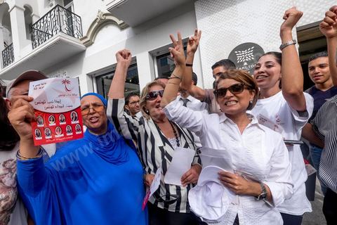 14 octobre 2014 : visite de terrain de la tête de liste Nidaa Tounes aux élections légsilatives sur Tunis 1, Leila Ouled Ali, au centre ville de Tunis. Les femmes ne représentent que 11% des candidats têtes de listes. Sortie en force Leila Ouled Ali a défilé dans les rues autour de l'avenue Bourguiba à Tunis, rencontrée les citoyens et scandée à de nombreuses reprises "Bajbouj président" en référence à leur président de parti Béji Caïd Essebsi candidat aux électiosn présidentielles.
