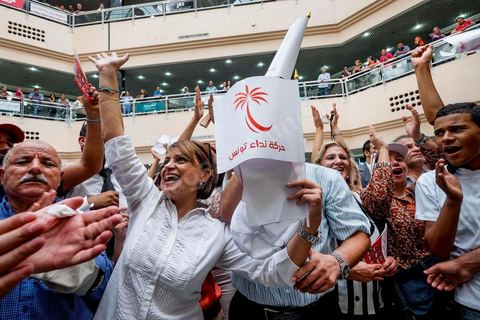 14 octobre 2014 : visite de terrain de la tête de liste Nidaa Tounes aux élections légsilatives sur Tunis 1, Leila Ouled Ali, au centre ville de Tunis. Les femmes ne représentent que 11% des candidats têtes de listes. Sortie en force Leila Ouled Ali a défilé dans les rues autour de l'avenue Bourguiba à Tunis, rencontrée les citoyens et scandée à de nombreuses reprises "Bajbouj président" en référence à leur président de parti Béji Caïd Essebsi candidat aux électiosn présidentielles.