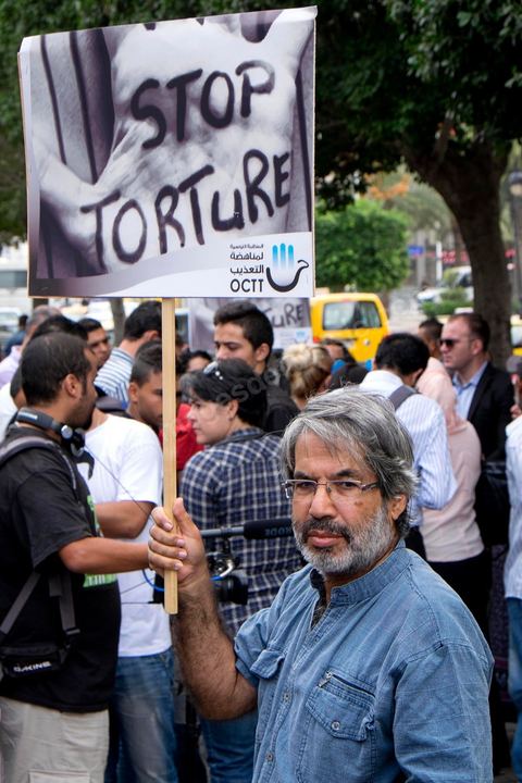 15 octobre 2014 : un sit-in devant le ministère de l'intérieur a rassemblé plusieurs dizaines de personnes, à l'appel de 27 organisations de la société civile, pour dénoncer les actes de torture policière en Tunisie. affichant des slogans tels que: "La torture est une atteinte à la dignité. La torture est un putsch contre la révolution" ou encore "La police torture et le ministère de l'intérieur dément". Manifestation organisée suite à la mort controversée de Mohamed Ali Snoussi en prison.