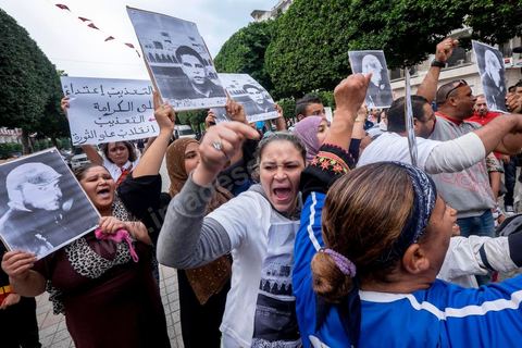 15 octobre 2014 : un sit-in devant le ministère de l'intérieur a rassemblé plusieurs dizaines de personnes, à l'appel de 27 organisations de la société civile, pour dénoncer les actes de torture policière en Tunisie. affichant des slogans tels que: "La torture est une atteinte à la dignité. La torture est un putsch contre la révolution" ou encore "La police torture et le ministère de l'intérieur dément". Manifestation organisée suite à la mort controversée de Mohamed Ali Snoussi en prison.