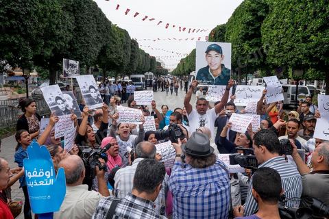15 octobre 2014 : un sit-in devant le ministère de l'intérieur a rassemblé plusieurs dizaines de personnes, à l'appel de 27 organisations de la société civile, pour dénoncer les actes de torture policière en Tunisie. affichant des slogans tels que: "La torture est une atteinte à la dignité. La torture est un putsch contre la révolution" ou encore "La police torture et le ministère de l'intérieur dément". Manifestation organisée suite à la mort controversée de Mohamed Ali Snoussi en prison.