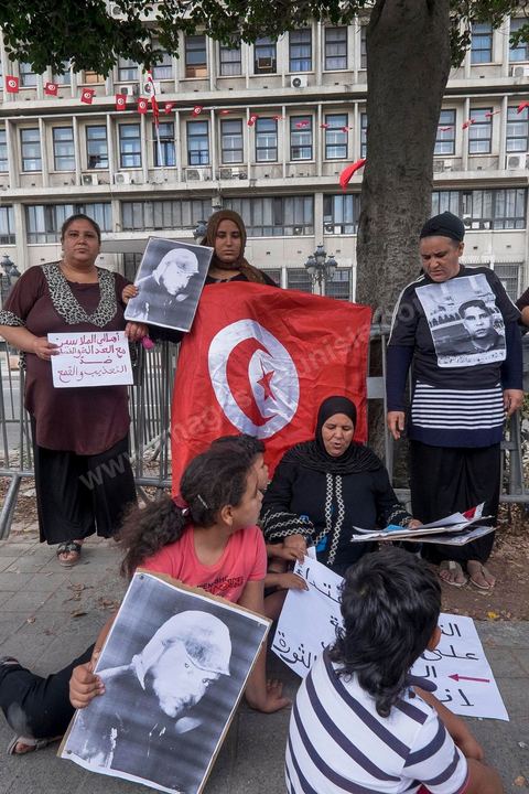 15 octobre 2014 : un sit-in devant le ministère de l'intérieur a rassemblé plusieurs dizaines de personnes, à l'appel de 27 organisations de la société civile, pour dénoncer les actes de torture policière en Tunisie. affichant des slogans tels que: "La torture est une atteinte à la dignité. La torture est un putsch contre la révolution" ou encore "La police torture et le ministère de l'intérieur dément". Manifestation organisée suite à la mort controversée de Mohamed Ali Snoussi en prison.