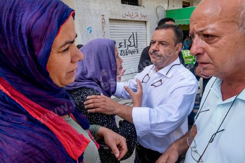 16 octobre 2014 : Samir Taieb, député à l'ANC, candidat tête de liste Tunis 1 aux législatives pour le parti Union pour la Tunisie (UPT) en campagne électorale au marché de Kabaria. Kabaria est un des quartiers les plus deshérités de la banlieu sud de Tunis, les tensions sociales et les revendications osnt très nombreux dans ces quartiers où les habitants sont souvent désabusés par la politique. Le travail de terrain a le mérite de leur donner de l'espoir et de les convaincre à se rendre aux urnes. 