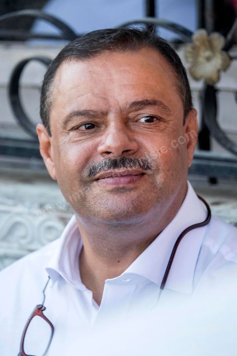 16 octobre 2014 : Samir Taieb, député à l'ANC, candidat tête de liste Tunis 1 aux législatives pour le parti Union pour la Tunisie (UPT) en campagne électorale au marché de Kabaria. Kabaria est un des quartiers les plus deshérités de la banlieu sud de Tunis, les tensions sociales et les revendications osnt très nombreux dans ces quartiers où les habitants sont souvent désabusés par la politique. Le travail de terrain a le mérite de leur donner de l'espoir et de les convaincre à se rendre aux urnes. 