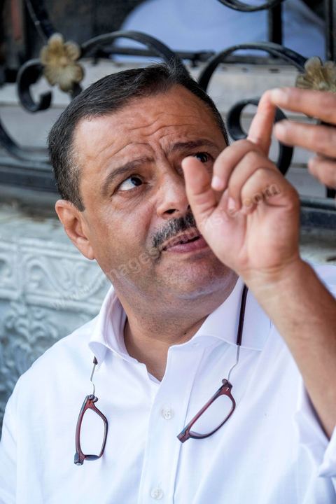 16 octobre 2014 : Samir Taieb, député à l'ANC, candidat tête de liste Tunis 1 aux législatives pour le parti Union pour la Tunisie (UPT) en campagne électorale au marché de Kabaria. Kabaria est un des quartiers les plus deshérités de la banlieu sud de Tunis, les tensions sociales et les revendications osnt très nombreux dans ces quartiers où les habitants sont souvent désabusés par la politique. Le travail de terrain a le mérite de leur donner de l'espoir et de les convaincre à se rendre aux urnes. 