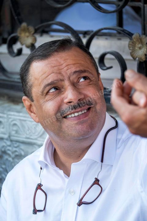 16 octobre 2014 : Samir Taieb, député à l'ANC, candidat tête de liste Tunis 1 aux législatives pour le parti Union pour la Tunisie (UPT) en campagne électorale au marché de Kabaria. Kabaria est un des quartiers les plus deshérités de la banlieu sud de Tunis, les tensions sociales et les revendications osnt très nombreux dans ces quartiers où les habitants sont souvent désabusés par la politique. Le travail de terrain a le mérite de leur donner de l'espoir et de les convaincre à se rendre aux urnes. 