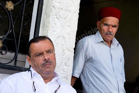 16 octobre 2014 : Samir Taieb, député à l'ANC, candidat tête de liste Tunis 1 aux législatives pour le parti Union pour la Tunisie (UPT) en campagne électorale au marché de Kabaria. Kabaria est un des quartiers les plus deshérités de la banlieu sud de Tunis, les tensions sociales et les revendications osnt très nombreux dans ces quartiers où les habitants sont souvent désabusés par la politique. Le travail de terrain a le mérite de leur donner de l'espoir et de les convaincre à se rendre aux urnes. 