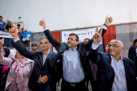 17 octobre 2014 : meeting du parti islamiste Ennahdha dans la salle des sports du quartier populaire de Ezzouhour, banlieue ouest de Tunis, pour laprésentation de la liste Tunis 1 dirigée par Ali Larayedh, ancien ministre de l'intérieur et Premier ministre, pour la campagne électorale des élections législatives du 26 octobre. 