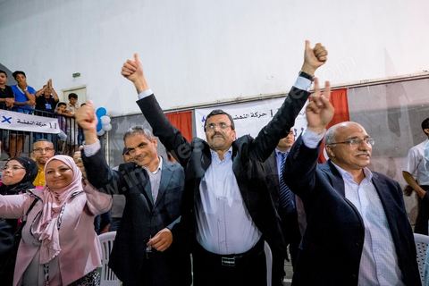 17 octobre 2014 : meeting du parti islamiste Ennahdha dans la salle des sports du quartier populaire de Ezzouhour, banlieue ouest de Tunis, pour laprésentation de la liste Tunis 1 dirigée par Ali Larayedh, ancien ministre de l'intérieur et Premier ministre, pour la campagne électorale des élections législatives du 26 octobre. 
