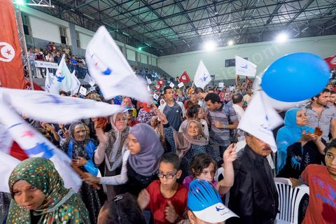 17 octobre 2014 : meeting du parti islamiste Ennahdha dans la salle des sports du quartier populaire de Ezzouhour, banlieue ouest de Tunis, pour laprésentation de la liste Tunis 1 dirigée par Ali Larayedh, ancien ministre de l'intérieur et Premier ministre, pour la campagne électorale des élections législatives du 26 octobre. 