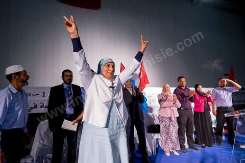 17 octobre 2014 : meeting du parti islamiste Ennahdha dans la salle des sports du quartier populaire de Ezzouhour, banlieue ouest de Tunis, pour laprésentation de la liste Tunis 1 dirigée par Ali Larayedh, ancien ministre de l'intérieur et Premier ministre, pour la campagne électorale des élections législatives du 26 octobre. 
