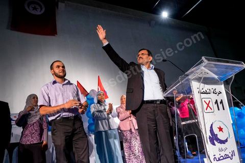 17 octobre 2014 : meeting du parti islamiste Ennahdha dans la salle des sports du quartier populaire de Ezzouhour, banlieue ouest de Tunis, pour laprésentation de la liste Tunis 1 dirigée par Ali Larayedh, ancien ministre de l'intérieur et Premier ministre, pour la campagne électorale des élections législatives du 26 octobre. 