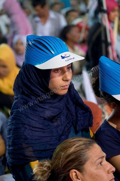 17 octobre 2014 : meeting du parti islamiste Ennahdha dans la salle des sports du quartier populaire de Ezzouhour, banlieue ouest de Tunis, pour laprésentation de la liste Tunis 1 dirigée par Ali Larayedh, ancien ministre de l'intérieur et Premier ministre, pour la campagne électorale des élections législatives du 26 octobre. 