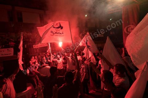 17 octobre 2014 : meeting du parti islamiste Ennahdha dans la salle des sports du quartier populaire de Ezzouhour, banlieue ouest de Tunis, pour laprésentation de la liste Tunis 1 dirigée par Ali Larayedh, ancien ministre de l'intérieur et Premier ministre, pour la campagne électorale des élections législatives du 26 octobre. 