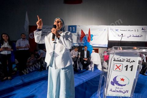 17 octobre 2014 : meeting du parti islamiste Ennahdha dans la salle des sports du quartier populaire de Ezzouhour, banlieue ouest de Tunis, pour laprésentation de la liste Tunis 1 dirigée par Ali Larayedh, ancien ministre de l'intérieur et Premier ministre, pour la campagne électorale des élections législatives du 26 octobre. 