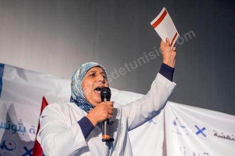 17 octobre 2014 : meeting du parti islamiste Ennahdha dans la salle des sports du quartier populaire de Ezzouhour, banlieue ouest de Tunis, pour laprésentation de la liste Tunis 1 dirigée par Ali Larayedh, ancien ministre de l'intérieur et Premier ministre, pour la campagne électorale des élections législatives du 26 octobre. 