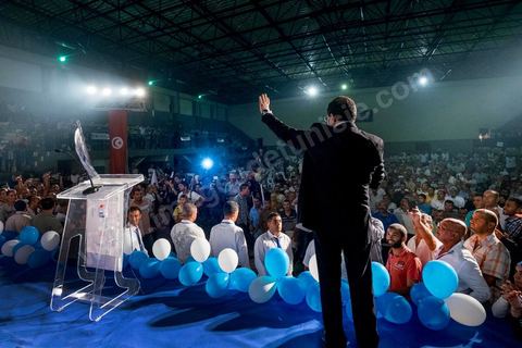 17 octobre 2014 : meeting du parti islamiste Ennahdha dans la salle des sports du quartier populaire de Ezzouhour, banlieue ouest de Tunis, pour laprésentation de la liste Tunis 1 dirigée par Ali Larayedh, ancien ministre de l'intérieur et Premier ministre, pour la campagne électorale des élections législatives du 26 octobre. 