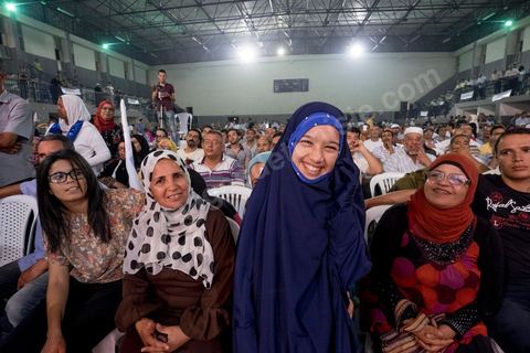 17 octobre 2014 : meeting du parti islamiste Ennahdha dans la salle des sports du quartier populaire de Ezzouhour, banlieue ouest de Tunis, pour laprésentation de la liste Tunis 1 dirigée par Ali Larayedh, ancien ministre de l'intérieur et Premier ministre, pour la campagne électorale des élections législatives du 26 octobre. 