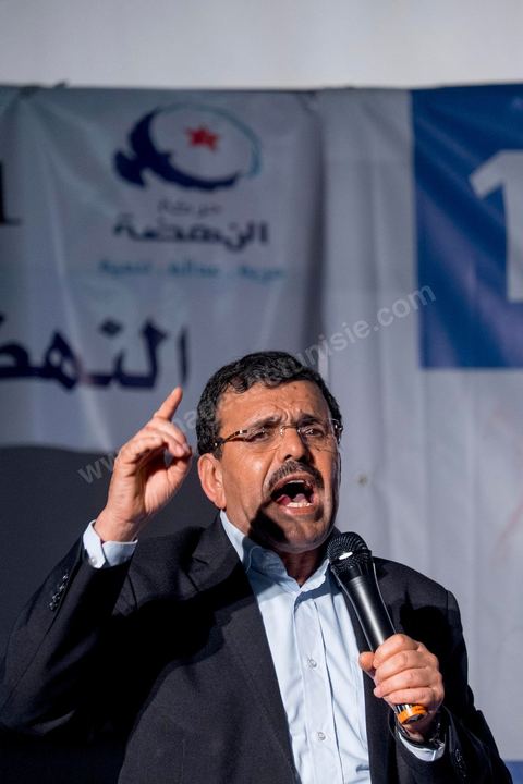 17 octobre 2014 : meeting du parti islamiste Ennahdha dans la salle des sports du quartier populaire de Ezzouhour, banlieue ouest de Tunis, pour laprésentation de la liste Tunis 1 dirigée par Ali Larayedh, ancien ministre de l'intérieur et Premier ministre, pour la campagne électorale des élections législatives du 26 octobre. 