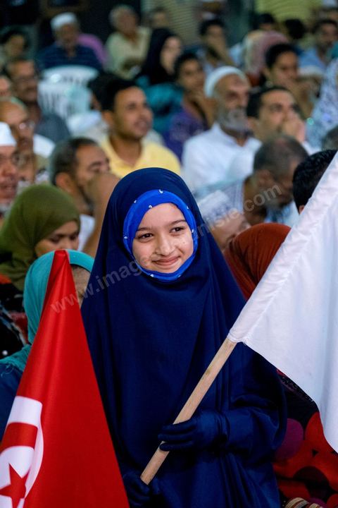 17 octobre 2014 : meeting du parti islamiste Ennahdha dans la salle des sports du quartier populaire de Ezzouhour, banlieue ouest de Tunis, pour laprésentation de la liste Tunis 1 dirigée par Ali Larayedh, ancien ministre de l'intérieur et Premier ministre, pour la campagne électorale des élections législatives du 26 octobre. 