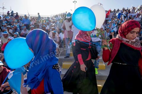 18 octobre 2014 : dans le théâtre de Sidi Mansour, ville dans la banlieue nord de Sfax, deuxième ville du pays, plus de 10 000 partiisans d'Ennahdha se sont rassemblés pour un grand meeting du parti islamiste. Sous un soleil de plomb, Rached Ghannouchi, président du parti, orchestre un meeting electoral avec présentations des deux listes Ennahdha (Sfax1 et 2), discours des candidats et discours final de Ghannouchi.