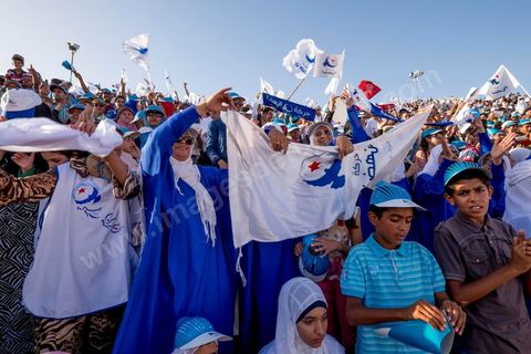 18 octobre 2014 : dans le théâtre de Sidi Mansour, ville dans la banlieue nord de Sfax, deuxième ville du pays, plus de 10 000 partiisans d'Ennahdha se sont rassemblés pour un grand meeting du parti islamiste. Sous un soleil de plomb, Rached Ghannouchi, président du parti, orchestre un meeting electoral avec présentations des deux listes Ennahdha (Sfax1 et 2), discours des candidats et discours final de Ghannouchi.