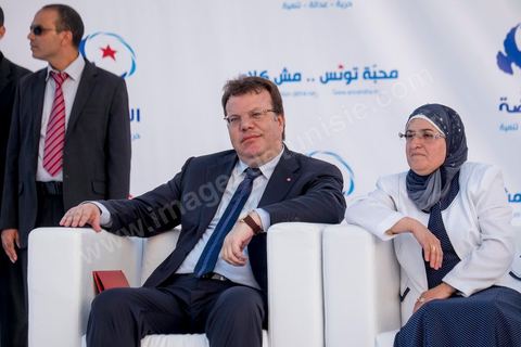 18 octobre 2014 : Mohamed Frikha dans le théâtre de Sidi Mansour, ville dans la banlieue nord de Sfax, deuxième ville du pays, plus de 10 000 partiisans d'Ennahdha se sont rassemblés pour un grand meeting du parti islamiste. Sous un soleil de plomb, Rached Ghannouchi, président du parti, orchestre un meeting electoral avec présentations des deux listes Ennahdha (Sfax1 et 2), discours des candidats et discours final de Ghannouchi.