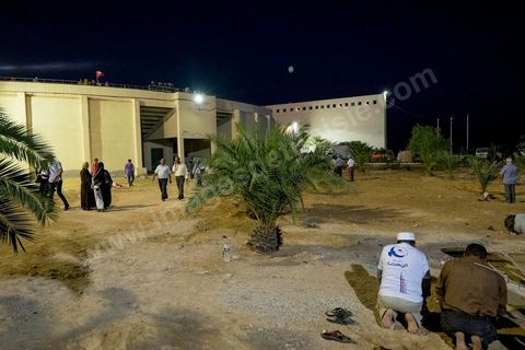 18 octobre 2014 : dans le théâtre de Sidi Mansour, ville dans la banlieue nord de Sfax, deuxième ville du pays, plus de 10 000 partiisans d'Ennahdha se sont rassemblés pour un grand meeting du parti islamiste. Sous un soleil de plomb, Rached Ghannouchi, président du parti, orchestre un meeting electoral avec présentations des deux listes Ennahdha (Sfax1 et 2), discours des candidats et discours final de Ghannouchi.