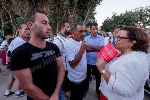 19 octobre 2014 : campagne de porte à porte dans le quartier de Gammarth village, banlieue nord de Tunis, des partisans de Nidaa Tounes. Said Aïdi, tête de liste dans cette circonscription de Tunis 2 est accompganée de ses colistiers dont Bochra Bel Hadj Hamida.