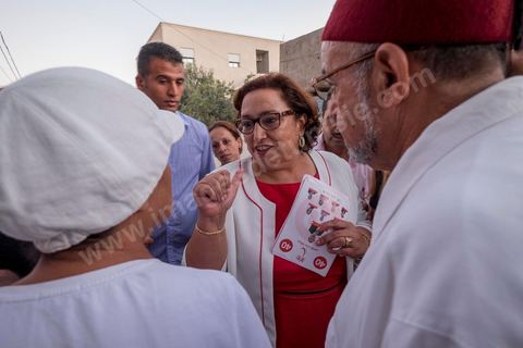 19 octobre 2014 : campagne de porte à porte dans le quartier de Gammarth village, banlieue nord de Tunis, des partisans de Nidaa Tounes. Said Aïdi, tête de liste dans cette circonscription de Tunis 2 est accompganée de ses colistiers dont Bochra Bel Hadj Hamida.