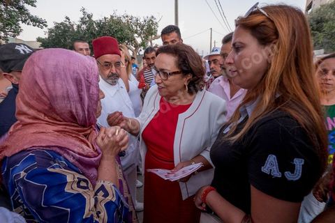 19 octobre 2014 : campagne de porte à porte dans le quartier de Gammarth village, banlieue nord de Tunis, des partisans de Nidaa Tounes. Said Aïdi, tête de liste dans cette circonscription de Tunis 2 est accompganée de ses colistiers dont Bochra Bel Hadj Hamida.