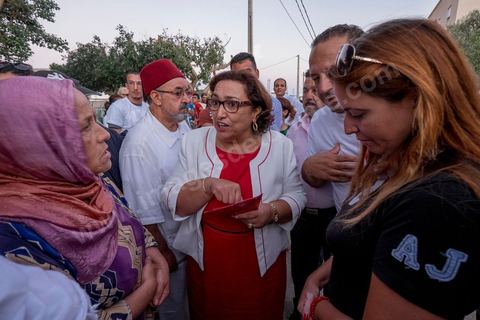 19 octobre 2014 : campagne de porte à porte dans le quartier de Gammarth village, banlieue nord de Tunis, des partisans de Nidaa Tounes. Said Aïdi, tête de liste dans cette circonscription de Tunis 2 est accompganée de ses colistiers dont Bochra Bel Hadj Hamida.