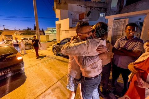 19 octobre 2014 : campagne de porte à porte dans le quartier de Gammarth village, banlieue nord de Tunis, des partisans de Nidaa Tounes. Said Aïdi, tête de liste dans cette circonscription de Tunis 2 est accompganée de ses colistiers dont Bochra Bel Hadj Hamida.