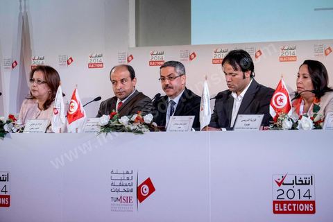 27 octobre 2014 : l'effrevescence commence au centre de presse de l'ISIE, située au Palais des Congrès de Tunis, où des centaines de journalistes nationaux et internationaux enchainent pour les jours à venir les conférences de presse qui donneront les résultats partiels circonscriptions par circonscriptions. Les résultats complets sont à prévoir dans les 48 à 72 h après les votes.