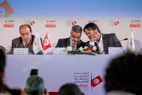 27 octobre 2014 : l'effrevescence commence au centre de presse de l'ISIE, située au Palais des Congrès de Tunis, où des centaines de journalistes nationaux et internationaux enchainent pour les jours à venir les conférences de presse qui donneront les résultats partiels circonscriptions par circonscriptions. Les résultats complets sont à prévoir dans les 48 à 72 h après les votes.