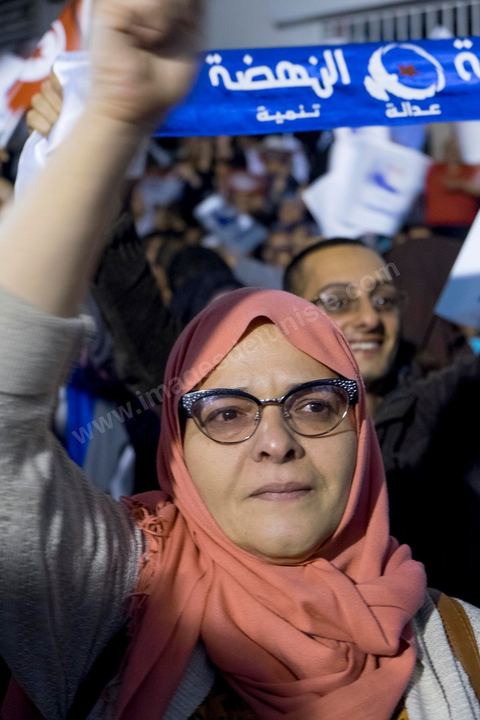 27 octobre 2014 : à l'appel du parti Ennahdha, plusieurs centaines de militants se sont réunis au lendemain des élections. Les dirigeants du parti ont remercié les militants pour leur engagement et reconnaitre la défaite aux élections. Rached Ghannouchi, président du parti islamiste a remercié les militants dans son discours et reconnu la défaite. 