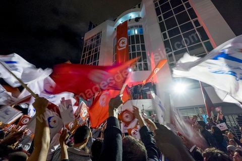 27 octobre 2014 : à l'appel du parti Ennahdha, plusieurs centaines de militants se sont réunis au lendemain des élections. Les dirigeants du parti ont remercié les militants pour leur engagement et reconnaitre la défaite aux élections. Rached Ghannouchi, président du parti islamiste a remercié les militants dans son discours et reconnu la défaite. 