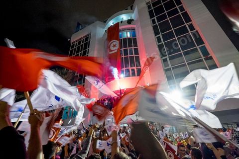 27 octobre 2014 : à l'appel du parti Ennahdha, plusieurs centaines de militants se sont réunis au lendemain des élections. Les dirigeants du parti ont remercié les militants pour leur engagement et reconnaitre la défaite aux élections. Rached Ghannouchi, président du parti islamiste a remercié les militants dans son discours et reconnu la défaite. 