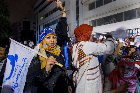 27 octobre 2014 : à l'appel du parti Ennahdha, plusieurs centaines de militants se sont réunis au lendemain des élections. Les dirigeants du parti ont remercié les militants pour leur engagement et reconnaitre la défaite aux élections. Rached Ghannouchi, président du parti islamiste a remercié les militants dans son discours et reconnu la défaite. 