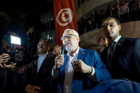 27 octobre 2014 : à l'appel du parti Ennahdha, plusieurs centaines de militants se sont réunis au lendemain des élections. Les dirigeants du parti ont remercié les militants pour leur engagement et reconnaitre la défaite aux élections. Rached Ghannouchi, président du parti islamiste a remercié les militants dans son discours et reconnu la défaite. 