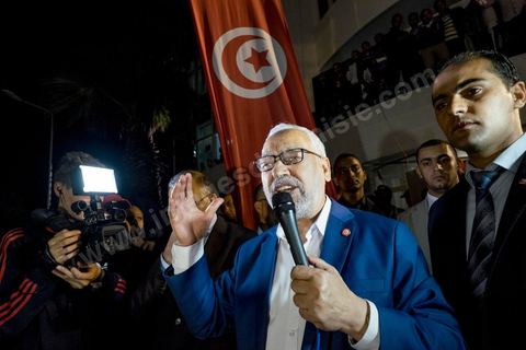 27 octobre 2014 : à l'appel du parti Ennahdha, plusieurs centaines de militants se sont réunis au lendemain des élections. Les dirigeants du parti ont remercié les militants pour leur engagement et reconnaitre la défaite aux élections. Rached Ghannouchi, président du parti islamiste a remercié les militants dans son discours et reconnu la défaite. 