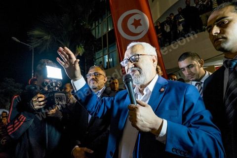 27 octobre 2014 : à l'appel du parti Ennahdha, plusieurs centaines de militants se sont réunis au lendemain des élections. Les dirigeants du parti ont remercié les militants pour leur engagement et reconnaitre la défaite aux élections. Rached Ghannouchi, président du parti islamiste a remercié les militants dans son discours et reconnu la défaite. 