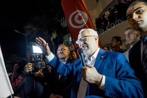 27 octobre 2014 : à l'appel du parti Ennahdha, plusieurs centaines de militants se sont réunis au lendemain des élections. Les dirigeants du parti ont remercié les militants pour leur engagement et reconnaitre la défaite aux élections. Rached Ghannouchi, président du parti islamiste a remercié les militants dans son discours et reconnu la défaite. 