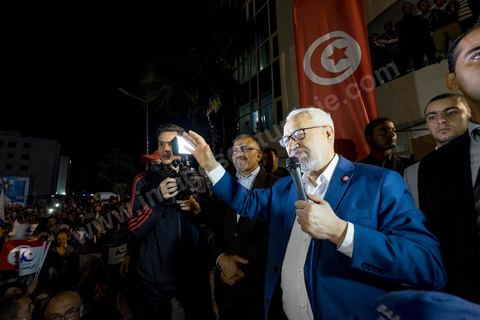 27 octobre 2014 : à l'appel du parti Ennahdha, plusieurs centaines de militants se sont réunis au lendemain des élections. Les dirigeants du parti ont remercié les militants pour leur engagement et reconnaitre la défaite aux élections. Rached Ghannouchi, président du parti islamiste a remercié les militants dans son discours et reconnu la défaite. 