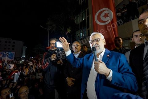 27 octobre 2014 : à l'appel du parti Ennahdha, plusieurs centaines de militants se sont réunis au lendemain des élections. Les dirigeants du parti ont remercié les militants pour leur engagement et reconnaitre la défaite aux élections. Rached Ghannouchi, président du parti islamiste a remercié les militants dans son discours et reconnu la défaite. 