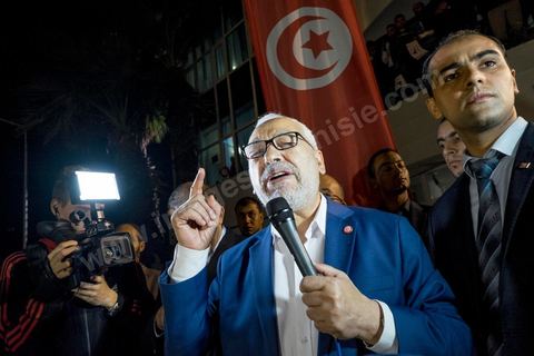 27 octobre 2014 : à l'appel du parti Ennahdha, plusieurs centaines de militants se sont réunis au lendemain des élections. Les dirigeants du parti ont remercié les militants pour leur engagement et reconnaitre la défaite aux élections. Rached Ghannouchi, président du parti islamiste a remercié les militants dans son discours et reconnu la défaite. 