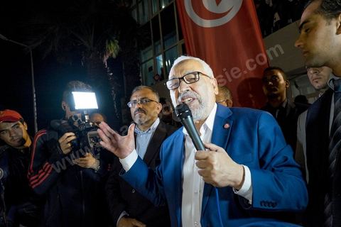 27 octobre 2014 : à l'appel du parti Ennahdha, plusieurs centaines de militants se sont réunis au lendemain des élections. Les dirigeants du parti ont remercié les militants pour leur engagement et reconnaitre la défaite aux élections. Rached Ghannouchi, président du parti islamiste a remercié les militants dans son discours et reconnu la défaite. 