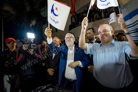 27 octobre 2014 : à l'appel du parti Ennahdha, plusieurs centaines de militants se sont réunis au lendemain des élections. Les dirigeants du parti ont remercié les militants pour leur engagement et reconnaitre la défaite aux élections. Rached Ghannouchi, président du parti islamiste a remercié les militants dans son discours et reconnu la défaite. 