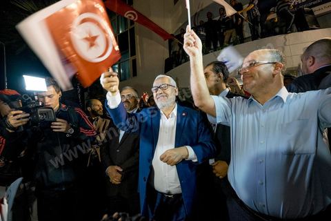 27 octobre 2014 : à l'appel du parti Ennahdha, plusieurs centaines de militants se sont réunis au lendemain des élections. Les dirigeants du parti ont remercié les militants pour leur engagement et reconnaitre la défaite aux élections. Rached Ghannouchi, président du parti islamiste a remercié les militants dans son discours et reconnu la défaite. 